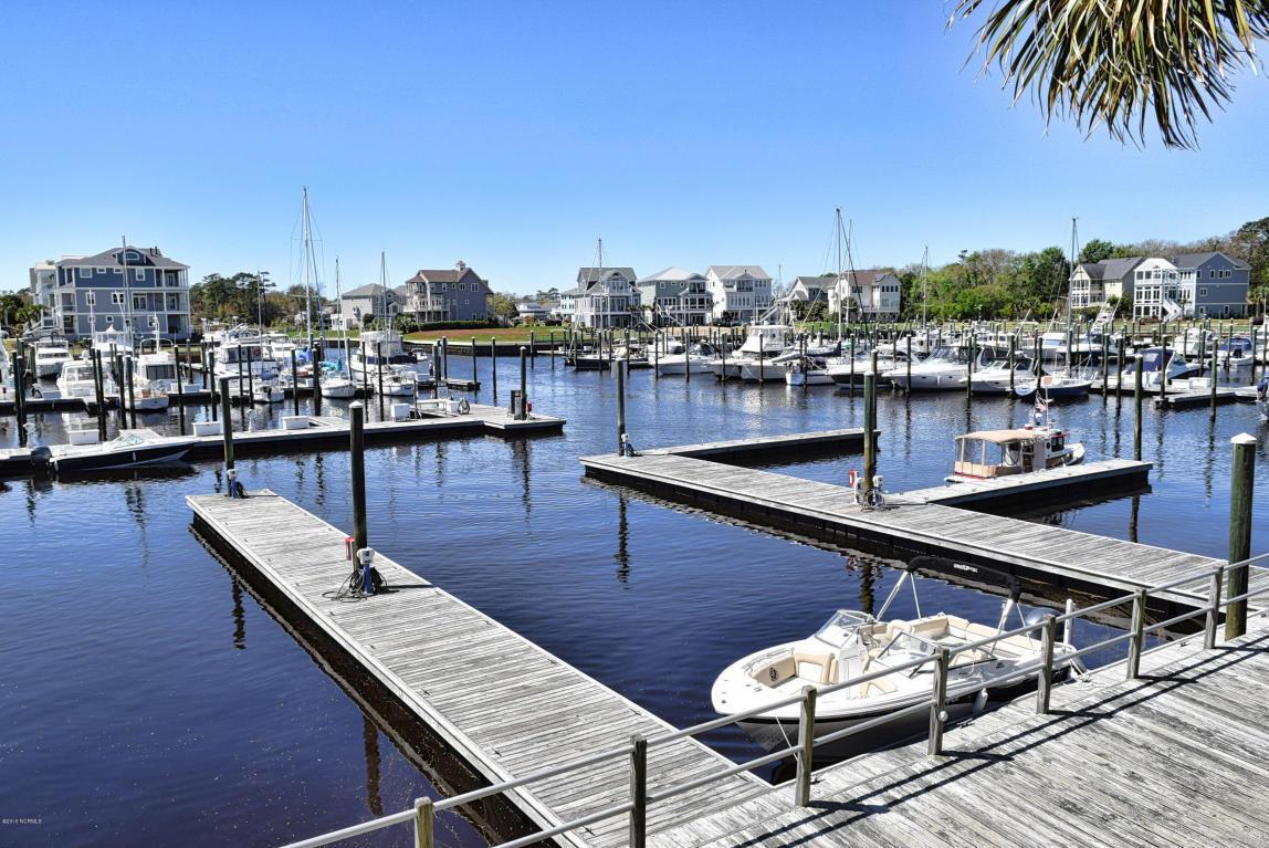 4386 Harbortown Circle SE, Southport, NC 28461