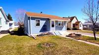 712 NW 18th St, Minot, ND 58703