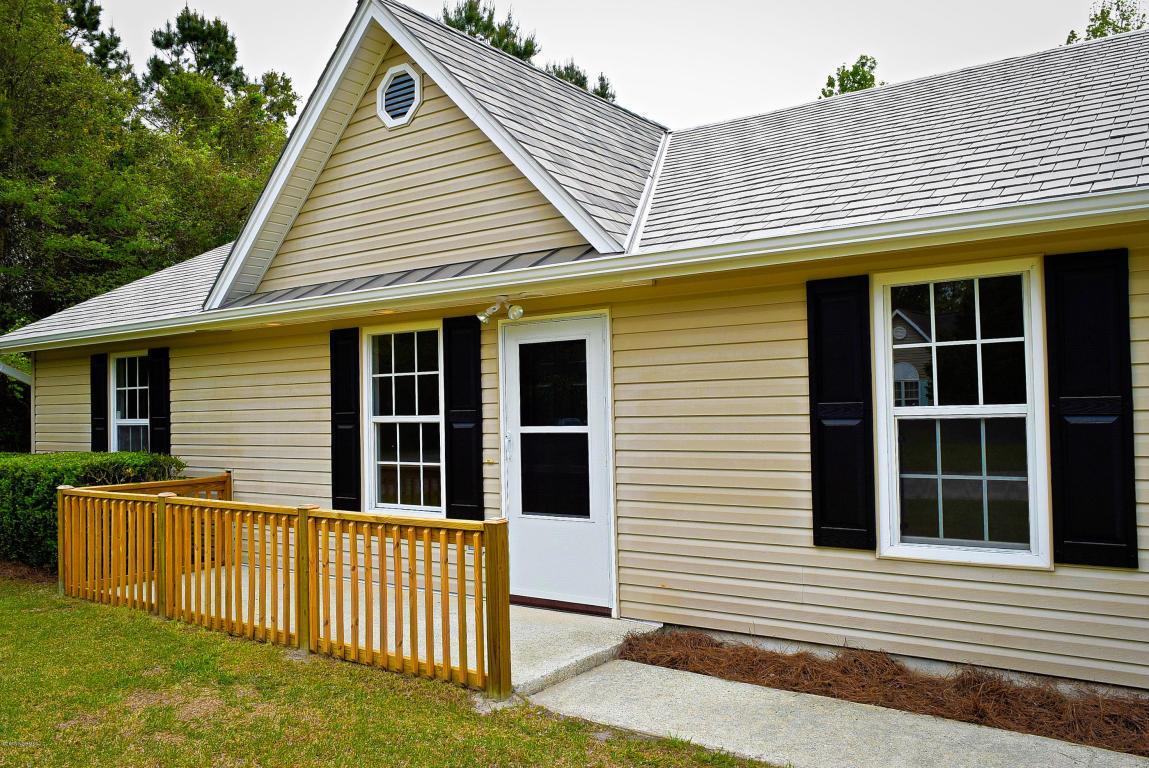 104 Driftwood Lane, Hampstead, NC 28443