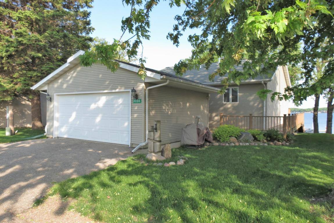 24104 Kellys Beach Dr, Spirit Lake, IA 51360