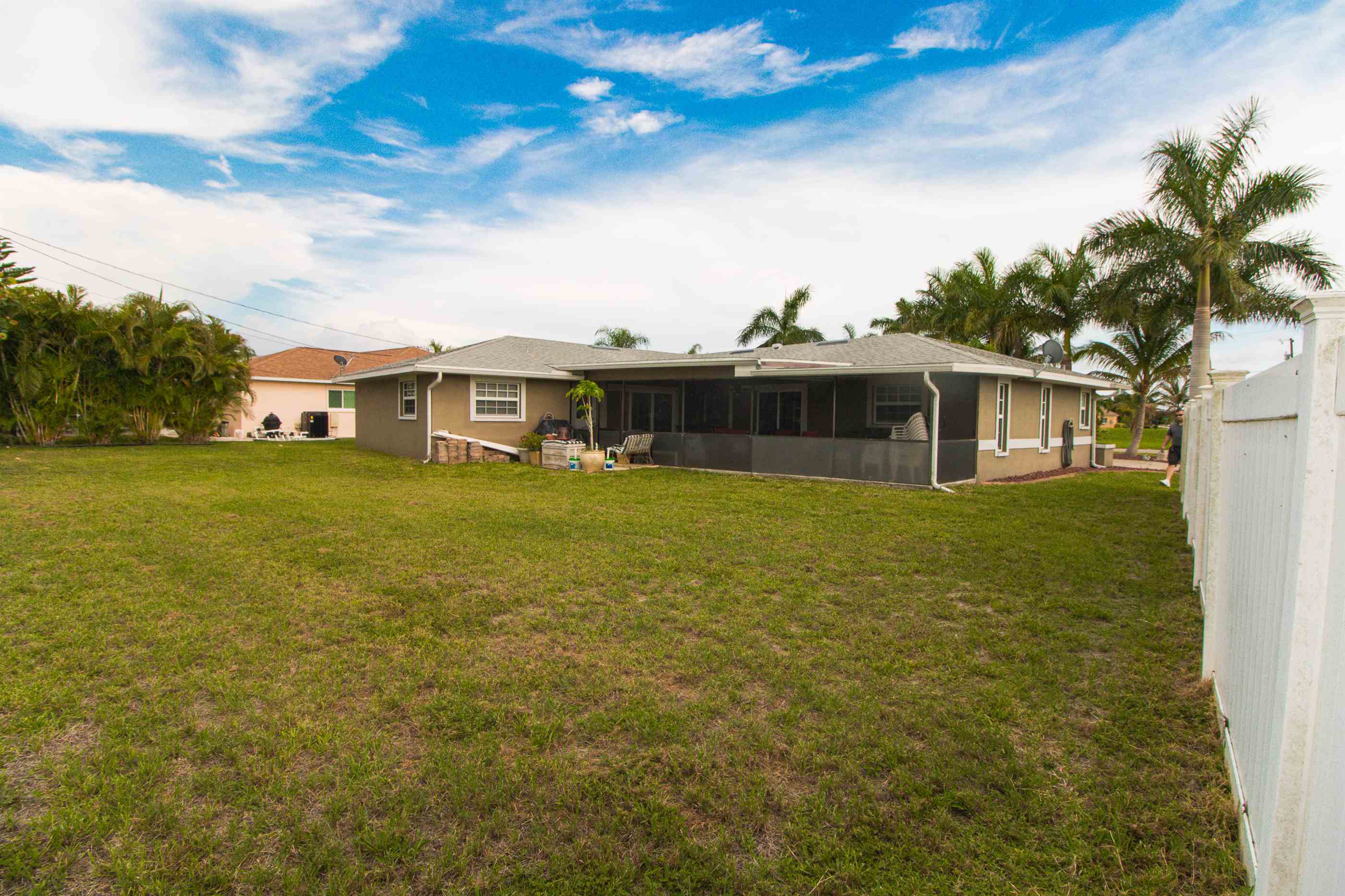 601 SE 20th St, Cape Coral, FL 33990