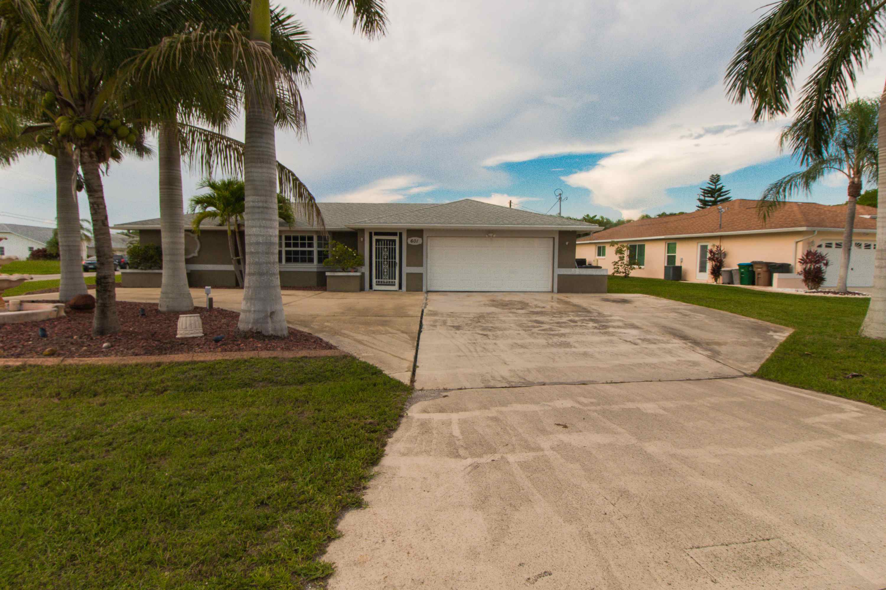 601 SE 20th St, Cape Coral, FL 33990