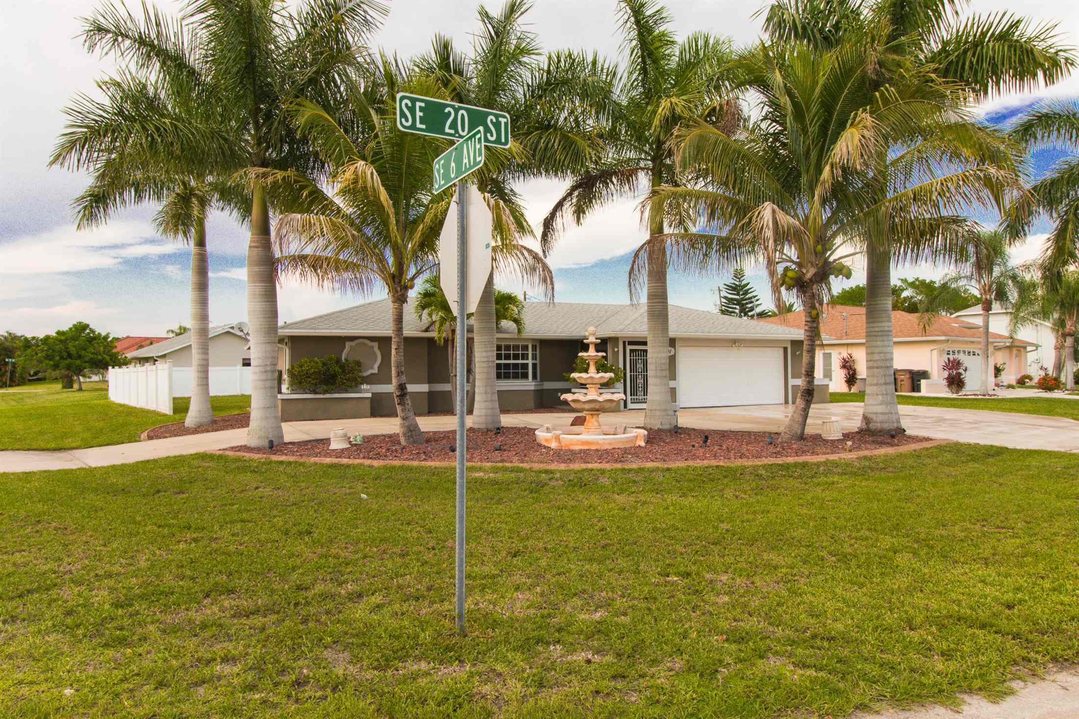 601 SE 20th St, Cape Coral, FL 33990