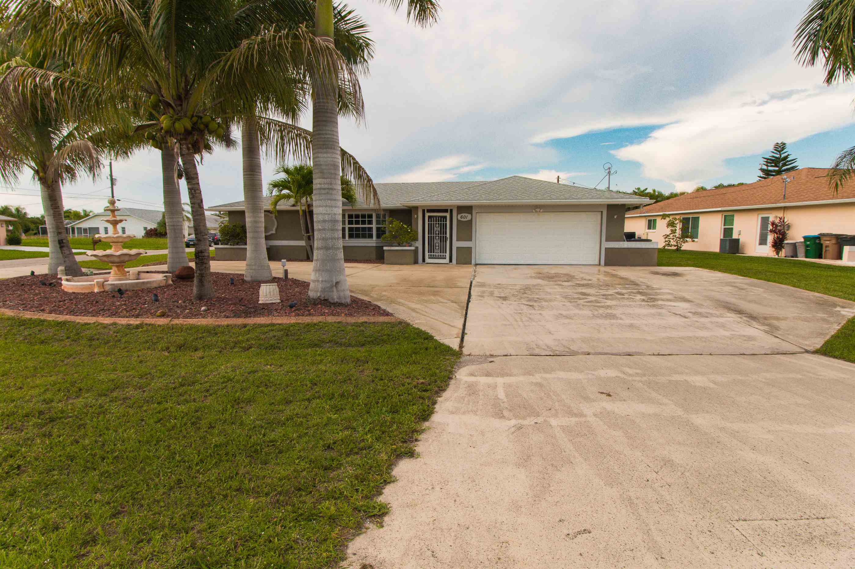 601 SE 20th St, Cape Coral, FL 33990