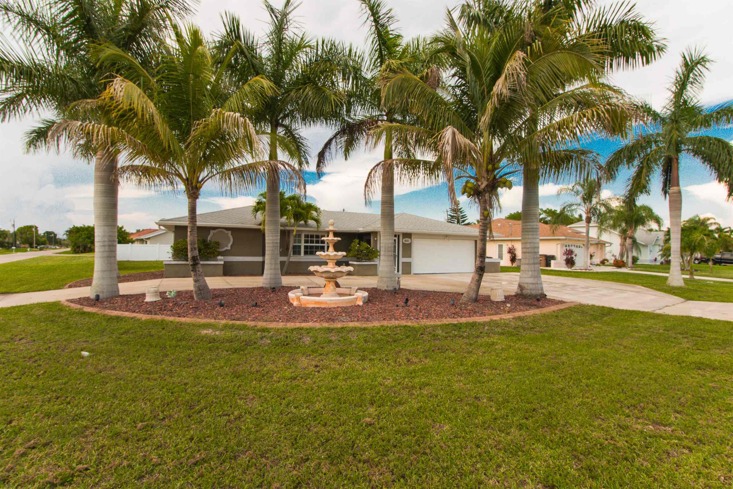 601 SE 20th St, Cape Coral, FL 33990