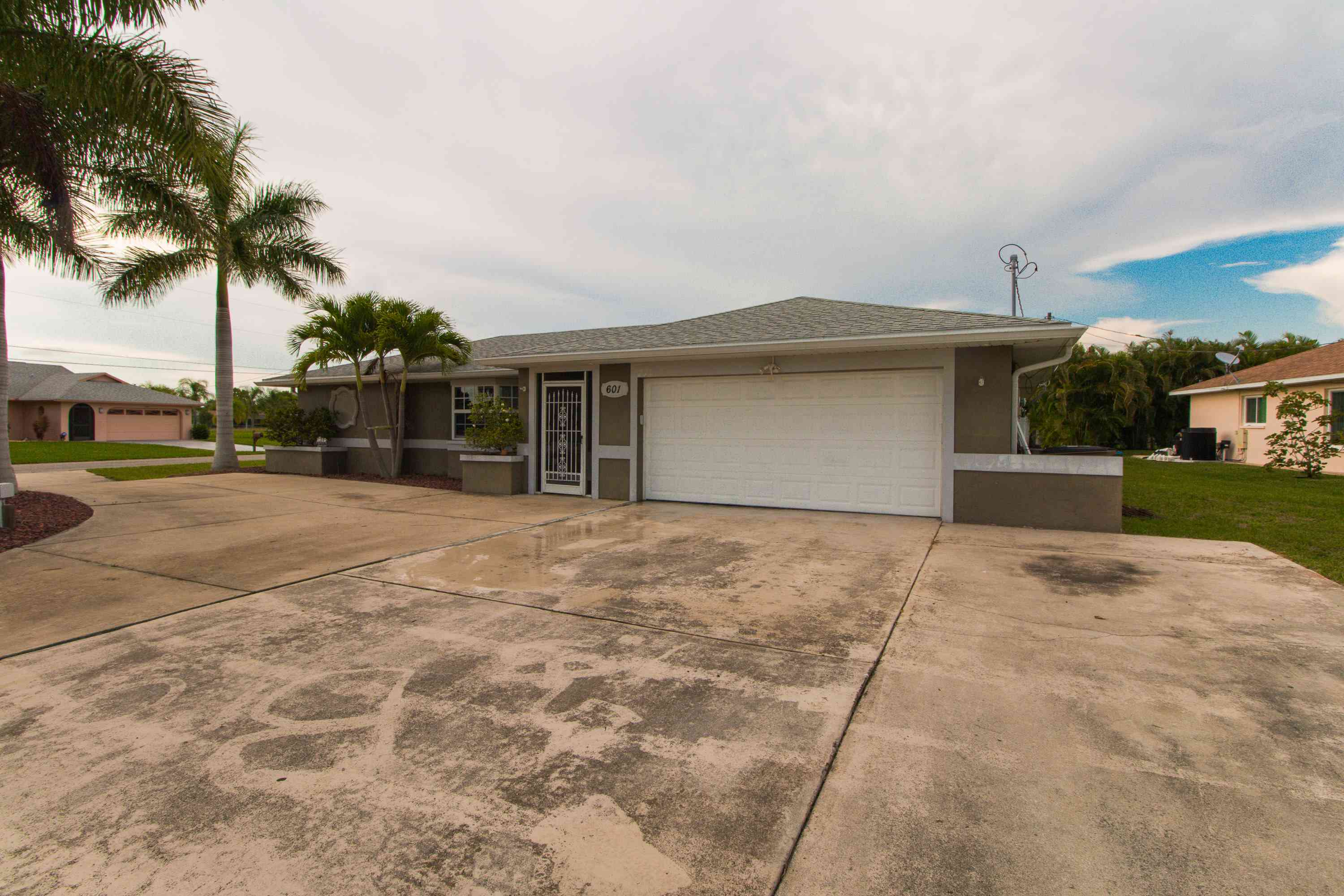 601 SE 20th St, Cape Coral, FL 33990