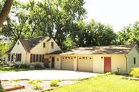 301 20th St, Spirit Lake, IA 51360