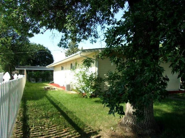 201 NW 18th St, Minot, ND 58703
