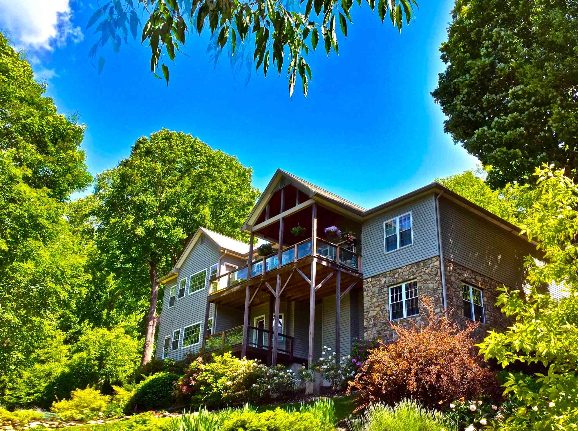 201 Rosebay Way, Banner Elk, NC 28604