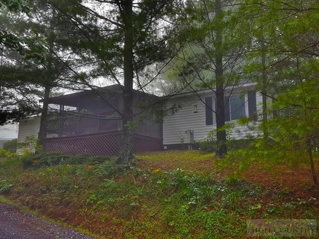 135 Mountain Ivy Ln, Boone, NC 28607