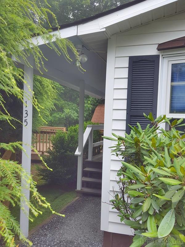 135 Mountain Ivy Ln, Boone, NC 28607