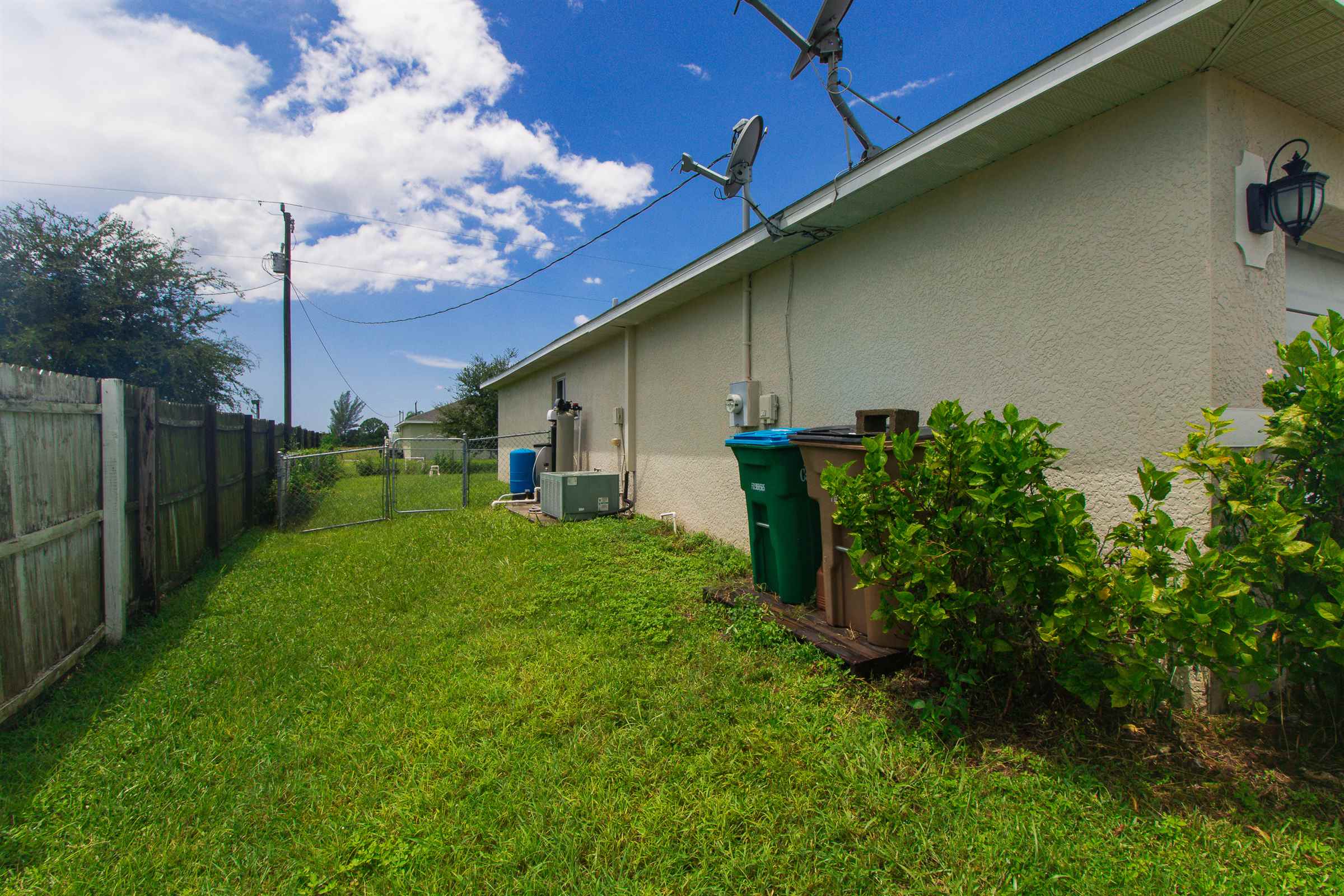 2812 NE 5th Ave, Cape Coral, FL 33909