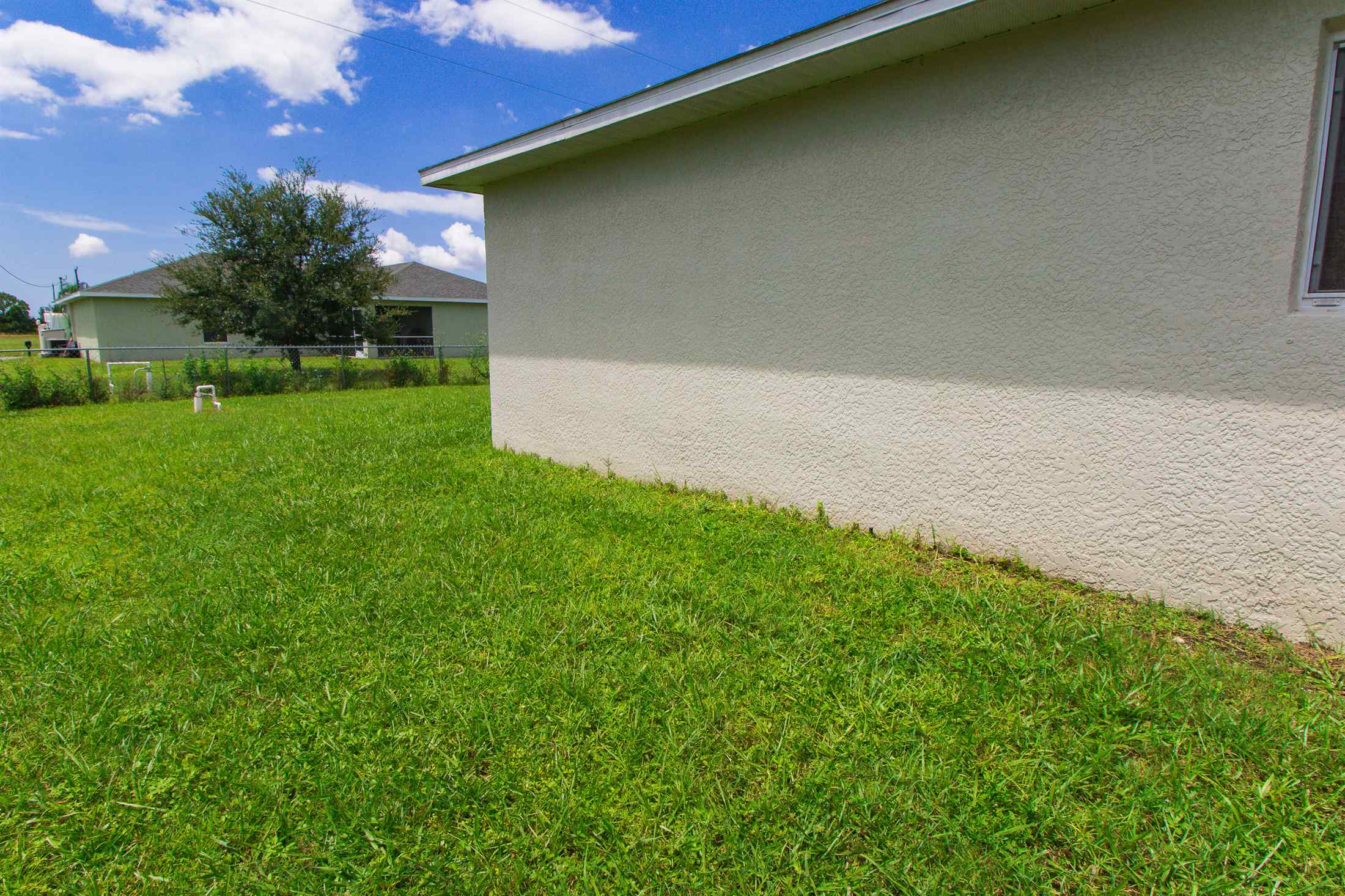 2812 NE 5th Ave, Cape Coral, FL 33909