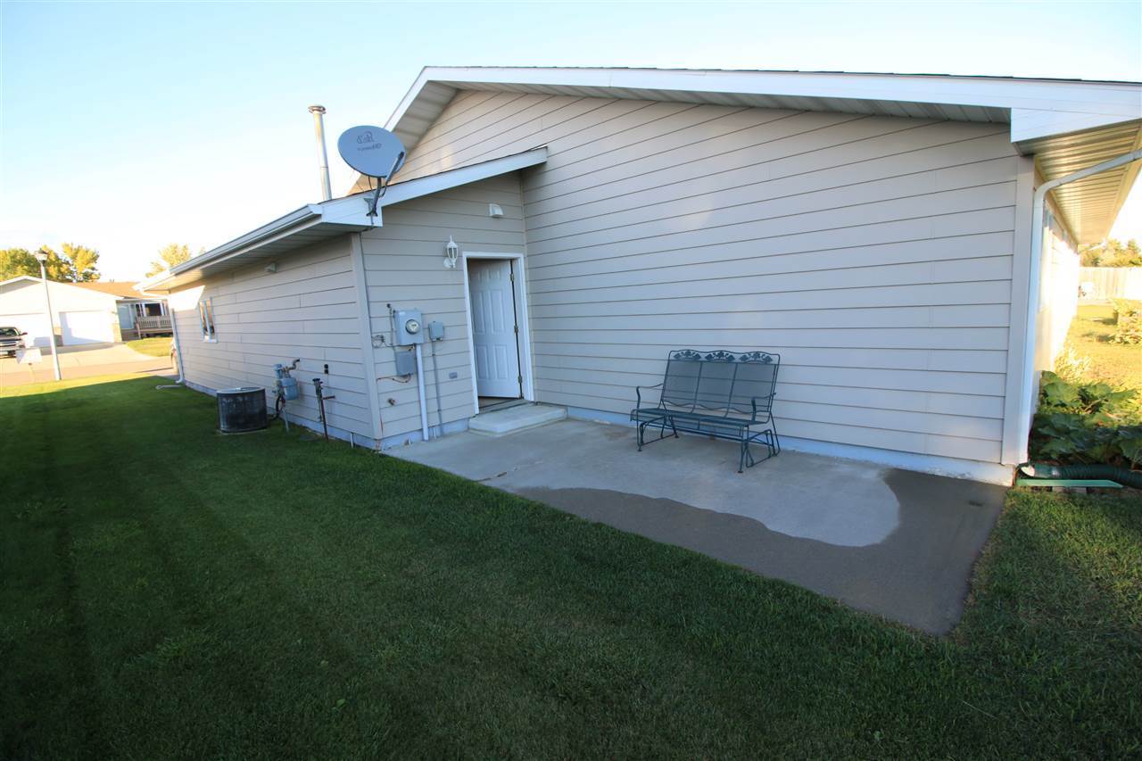 1235 SW 34th Ave, Minot, ND 58701