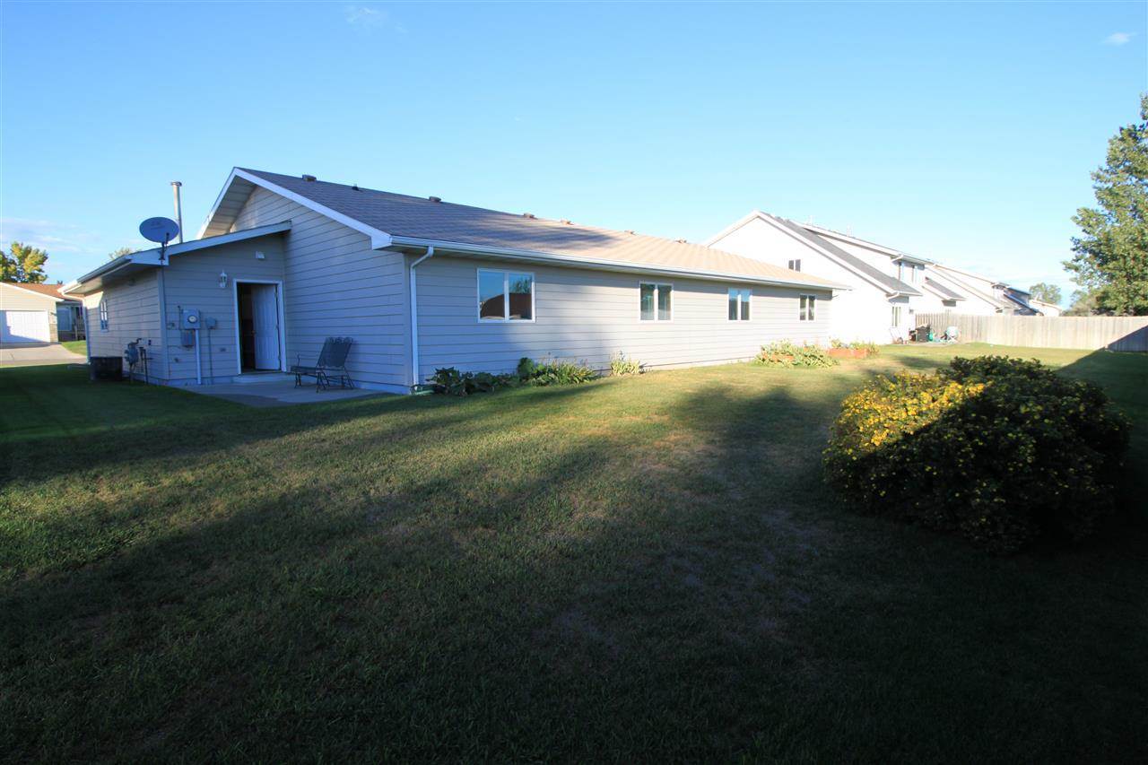 1235 SW 34th Ave, Minot, ND 58701