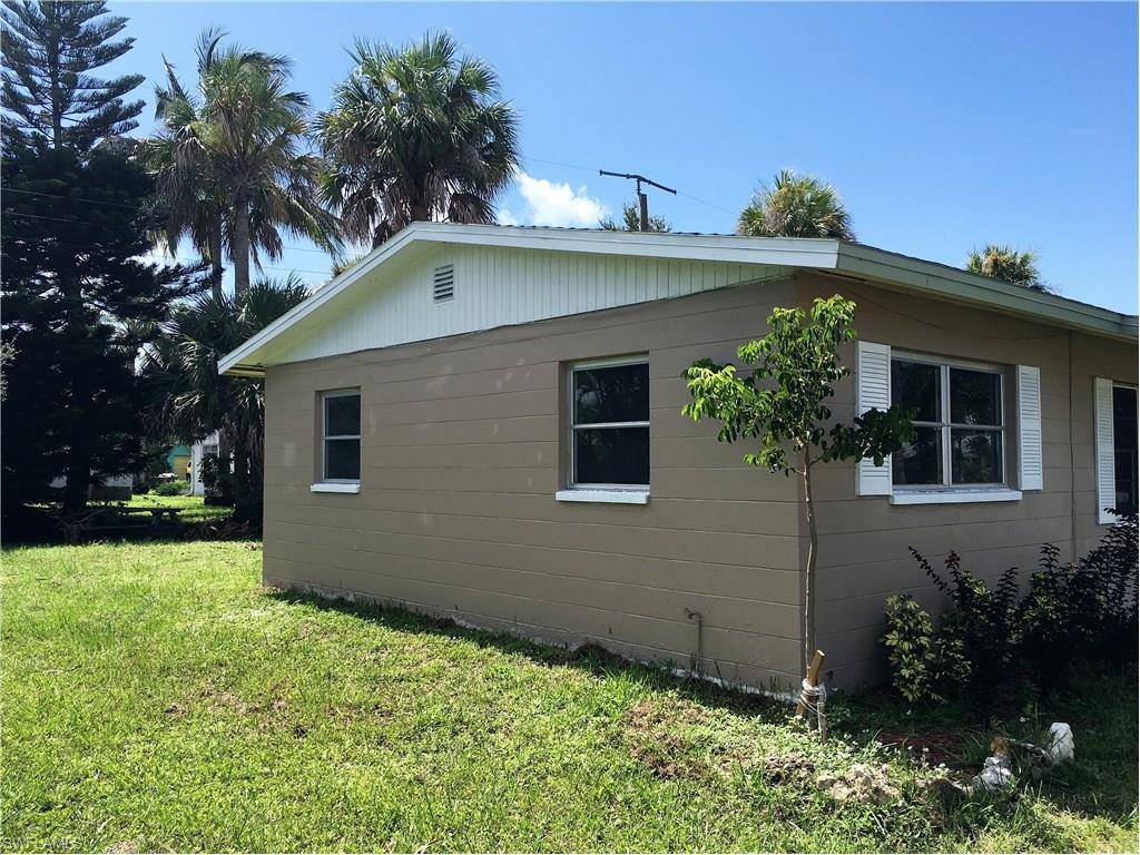 140 Jefferson St, Fort Myers Beach, FL 33931