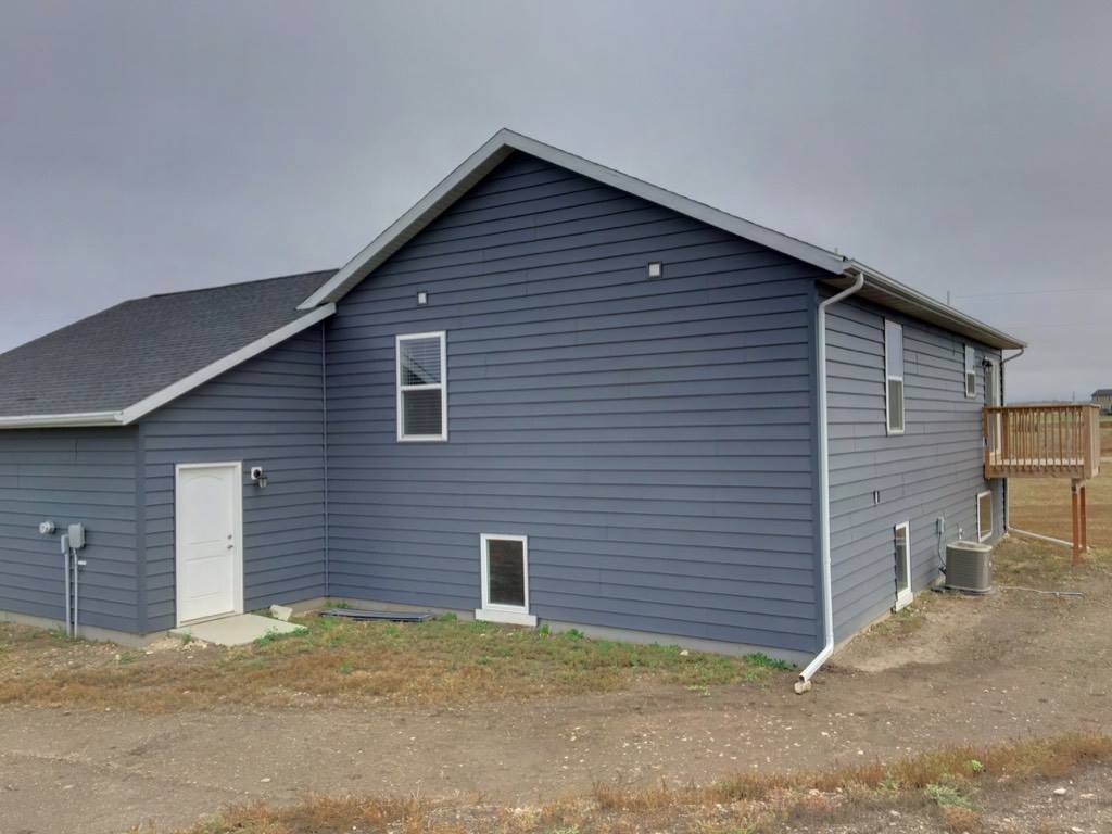 13697 Poplar Place NW, Williston, ND 58801