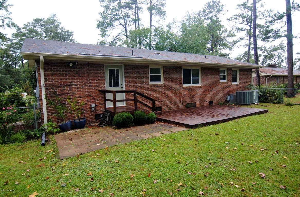 404 South Bennett Street, Burgaw, NC 28425