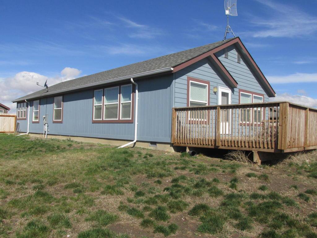 5627 Stoneview Ave, Williston, ND 58801