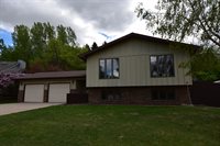 1109 12th Ave SW, Minot, ND 58701