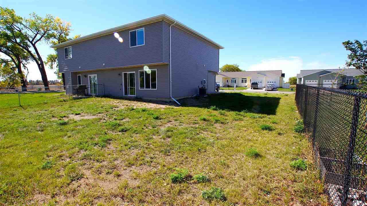 1929 SW 28th St, Minot, ND 58701