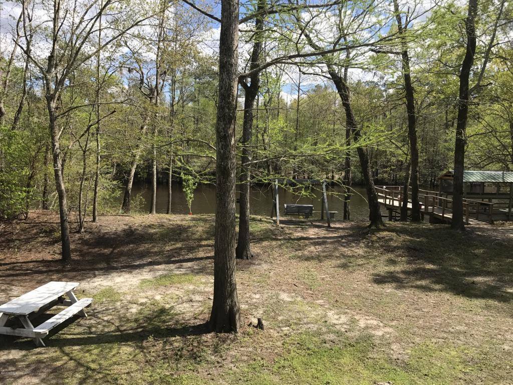 690 River Birch Road, Burgaw, NC 28425