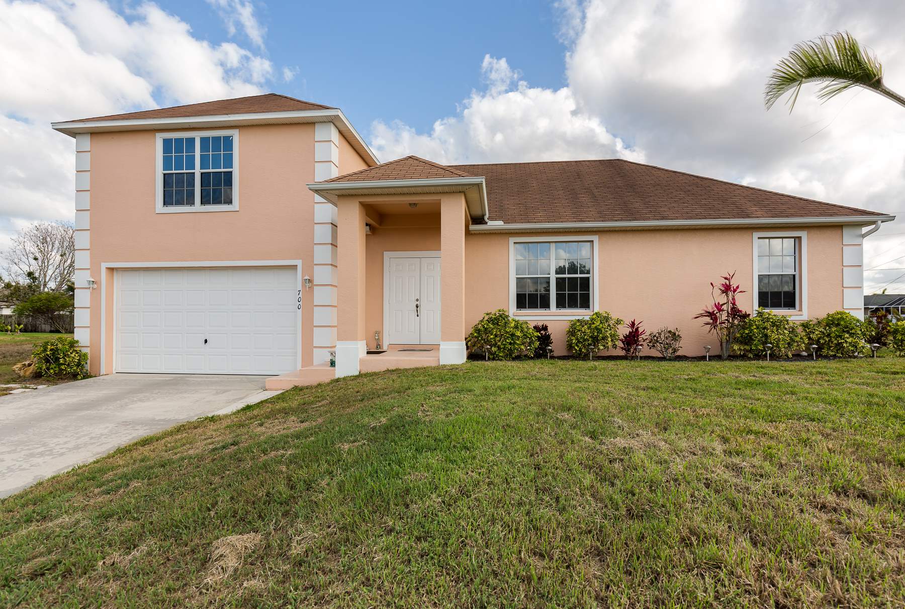 700 SW 18th Ter, Cape Coral, FL 33991