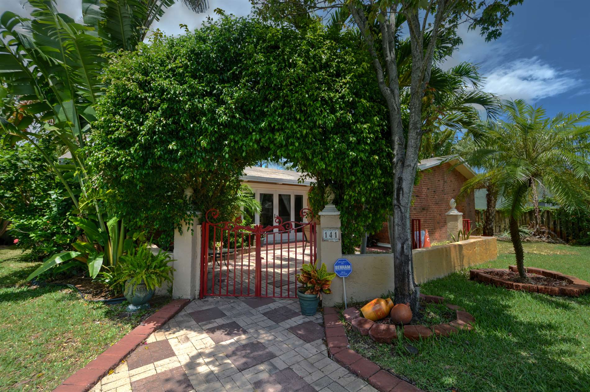 141 NW 34th St, Oakland Park, FL 33309