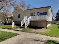 304 3rd St NW, Watford City, ND 58854