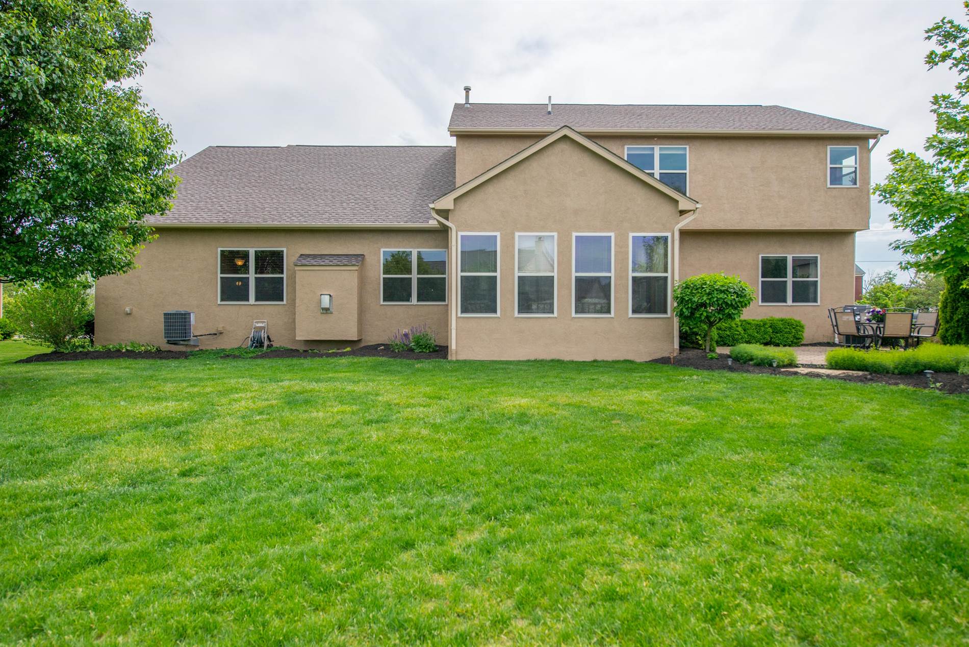 6264 Parkmeadow Ln, Hilliard, OH 43026