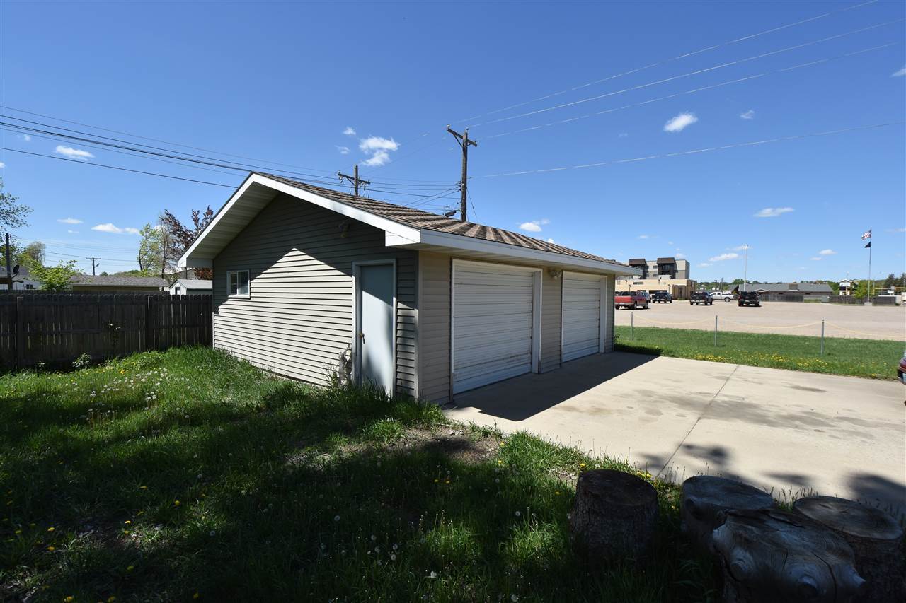 400 SW 16th ST SW, Minot, ND 58701