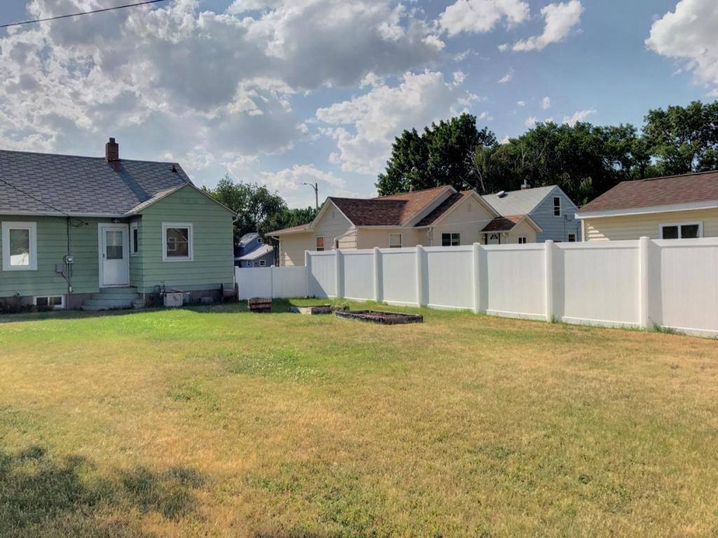 716 3rd Ave West, Williston, ND 58801