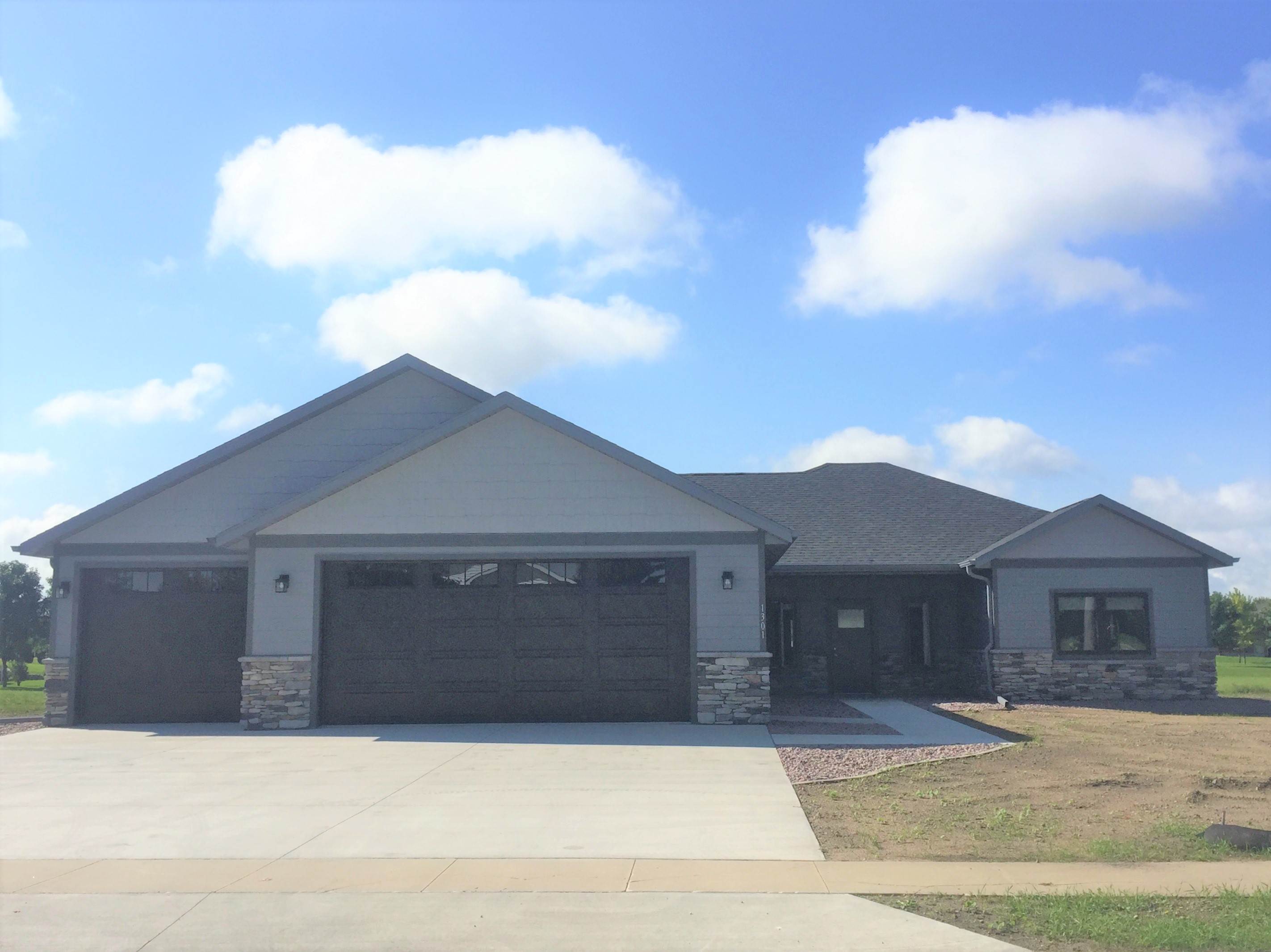 1301 32nd St, Spirit Lake, IA 51360