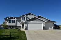 2728 Heritage Dr NW, Minot, ND 58703