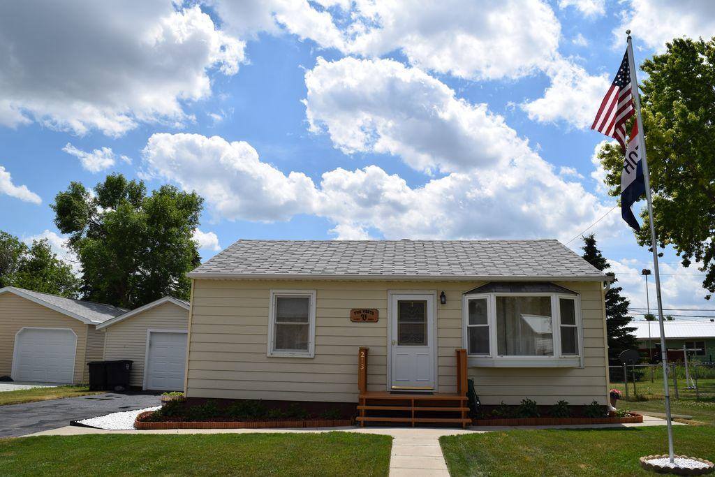 213 3rd St NW, Tioga, ND 58852