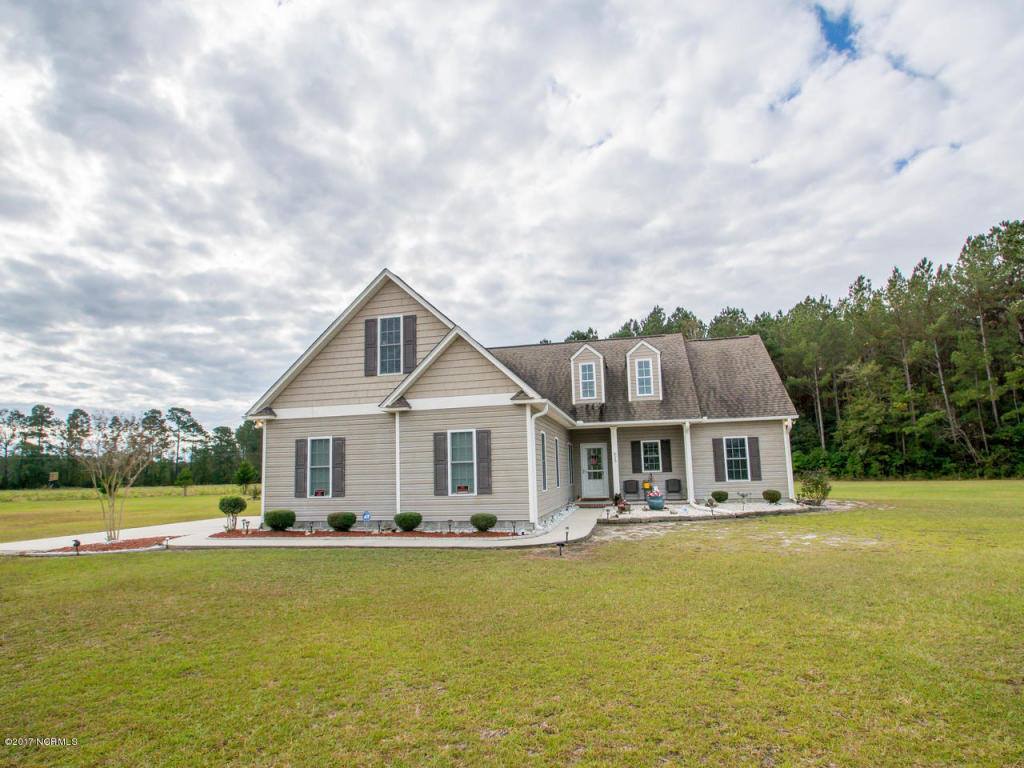 823 Murray Town Road, Burgaw, NC 28425