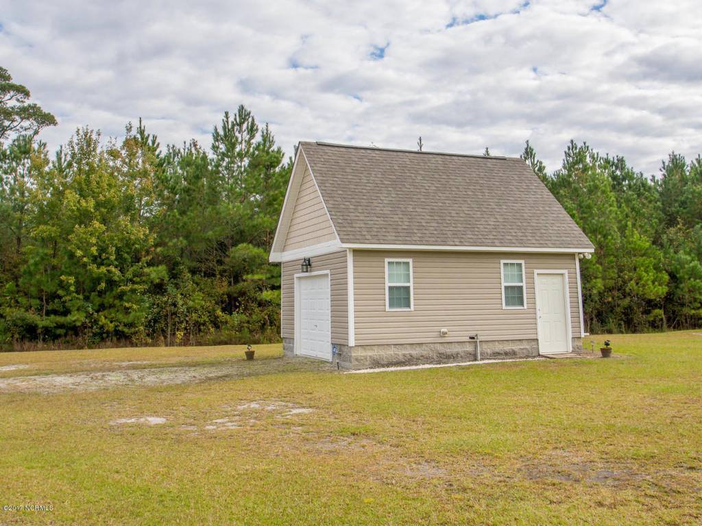 823 Murray Town Road, Burgaw, NC 28425