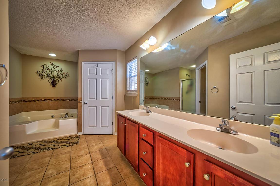 11944 Stage Dr, Gulfport, MS 39503