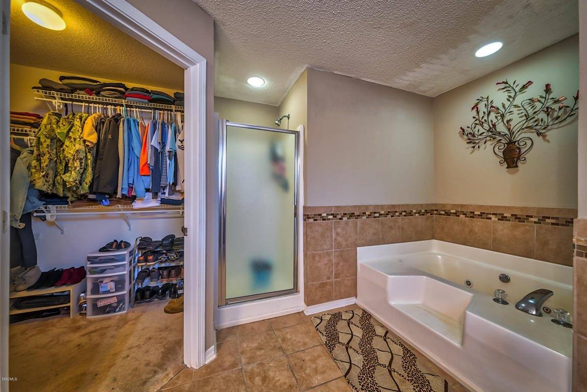 11944 Stage Dr, Gulfport, MS 39503