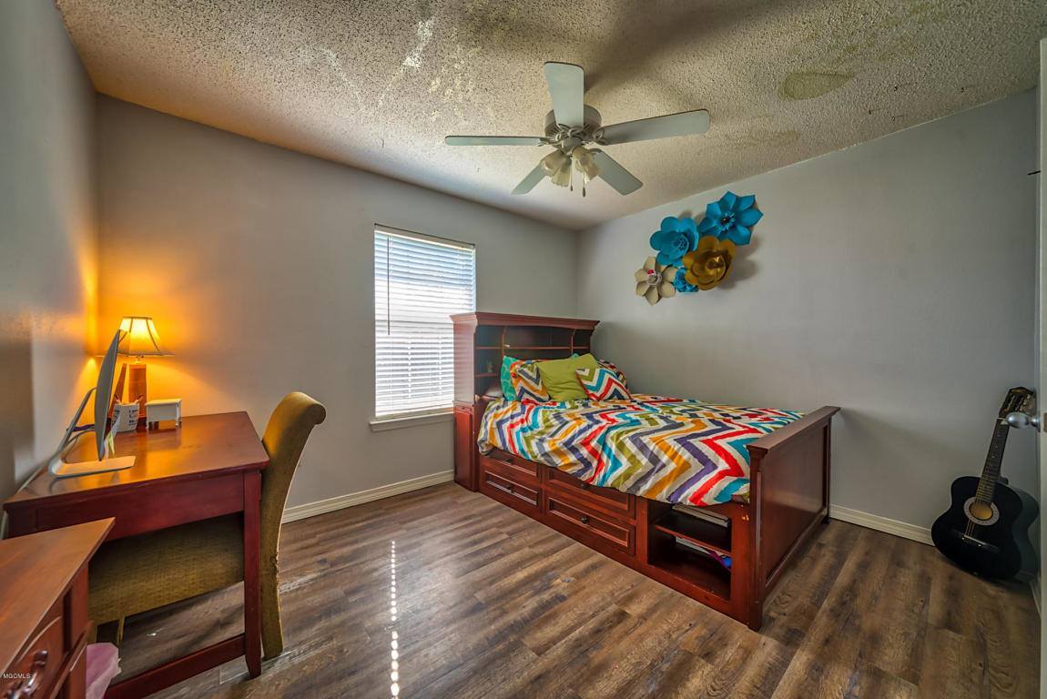 11944 Stage Dr, Gulfport, MS 39503