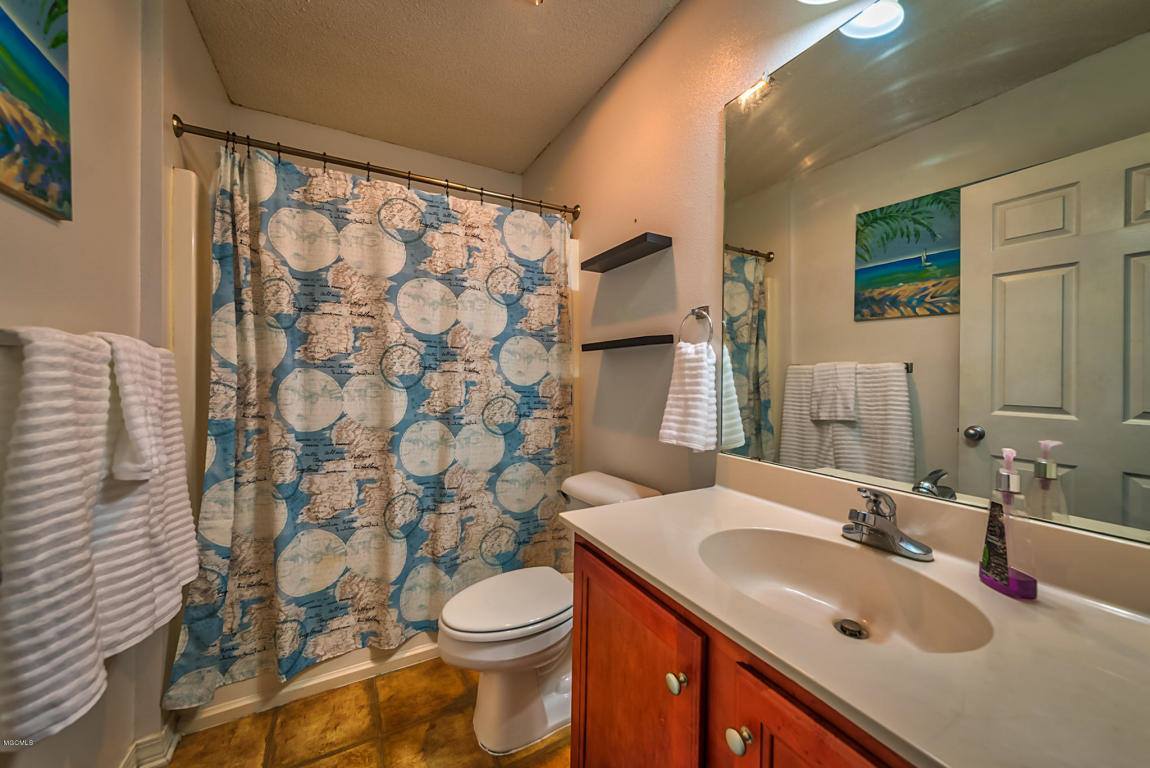 11944 Stage Dr, Gulfport, MS 39503