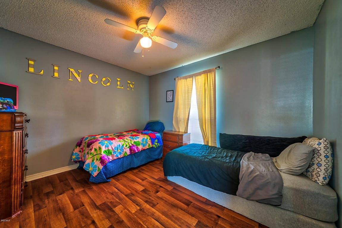 11944 Stage Dr, Gulfport, MS 39503