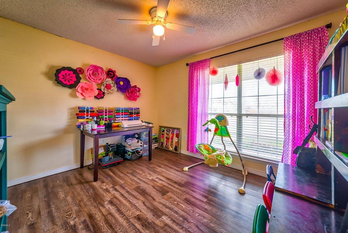 11944 Stage Dr, Gulfport, MS 39503