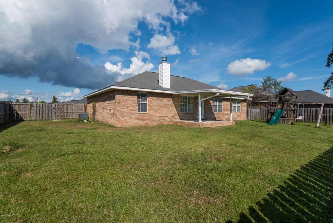 11944 Stage Dr, Gulfport, MS 39503