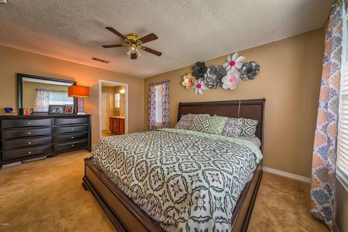 11944 Stage Dr, Gulfport, MS 39503