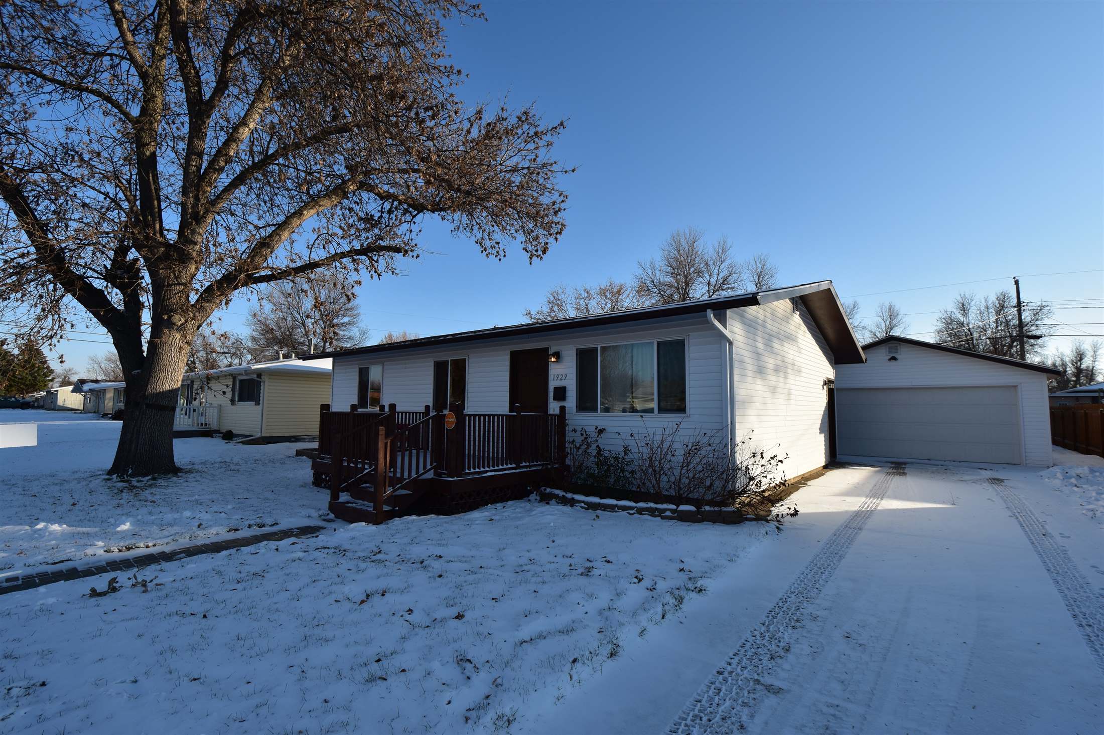 1929 W Central Ave, Minot, ND 58701
