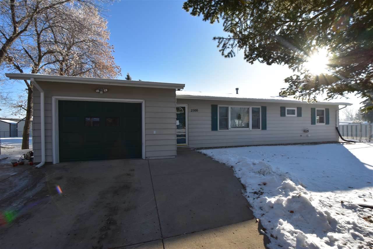 2500 8th ST NW, Minot, ND 58703