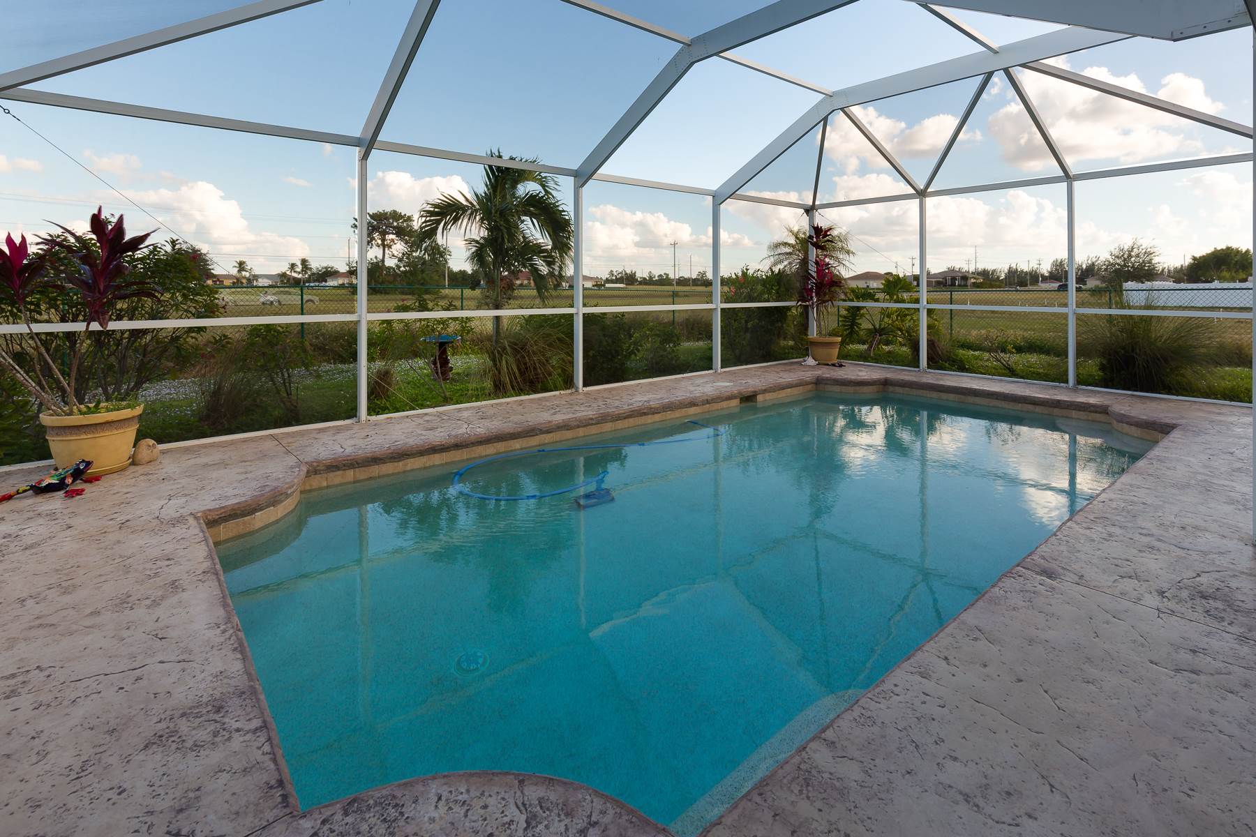 1003 NW 8th Pl, Cape Coral, FL 33993