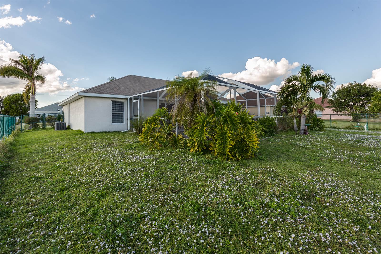 1003 NW 8th Pl, Cape Coral, FL 33993