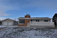 209 27th St NW, Minot, ND 58703